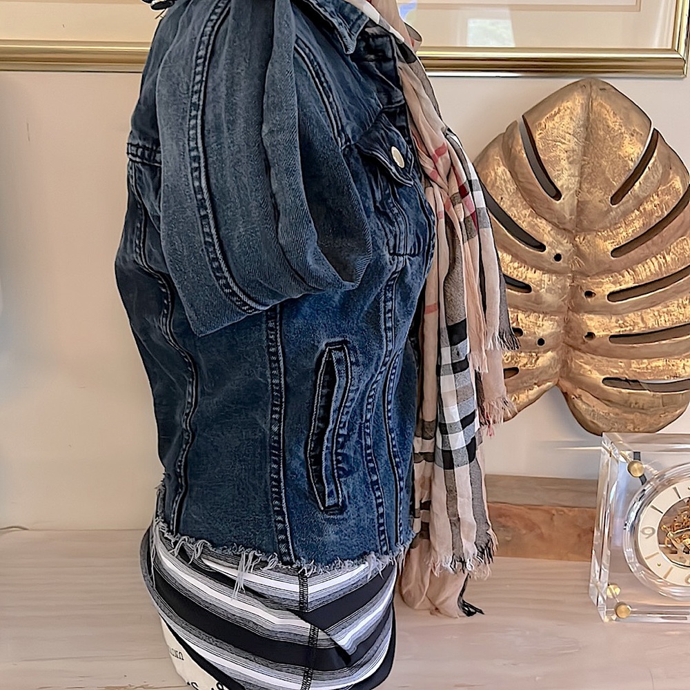 Trendy BlankNYC jean jackets in deep dark blue denim - Picture 7 of 12
